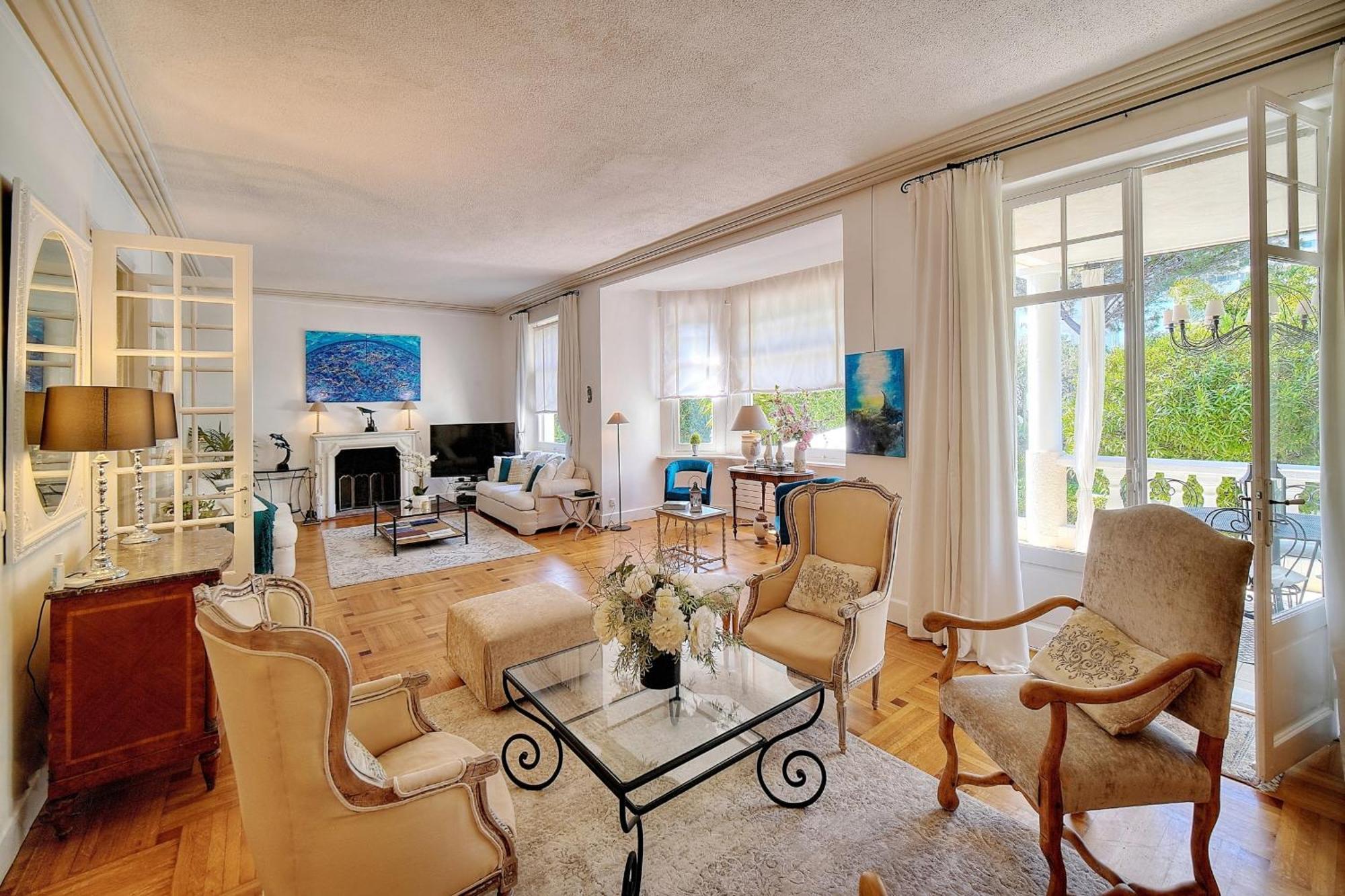 Ref 1821 - Near Center - For Rent Villa