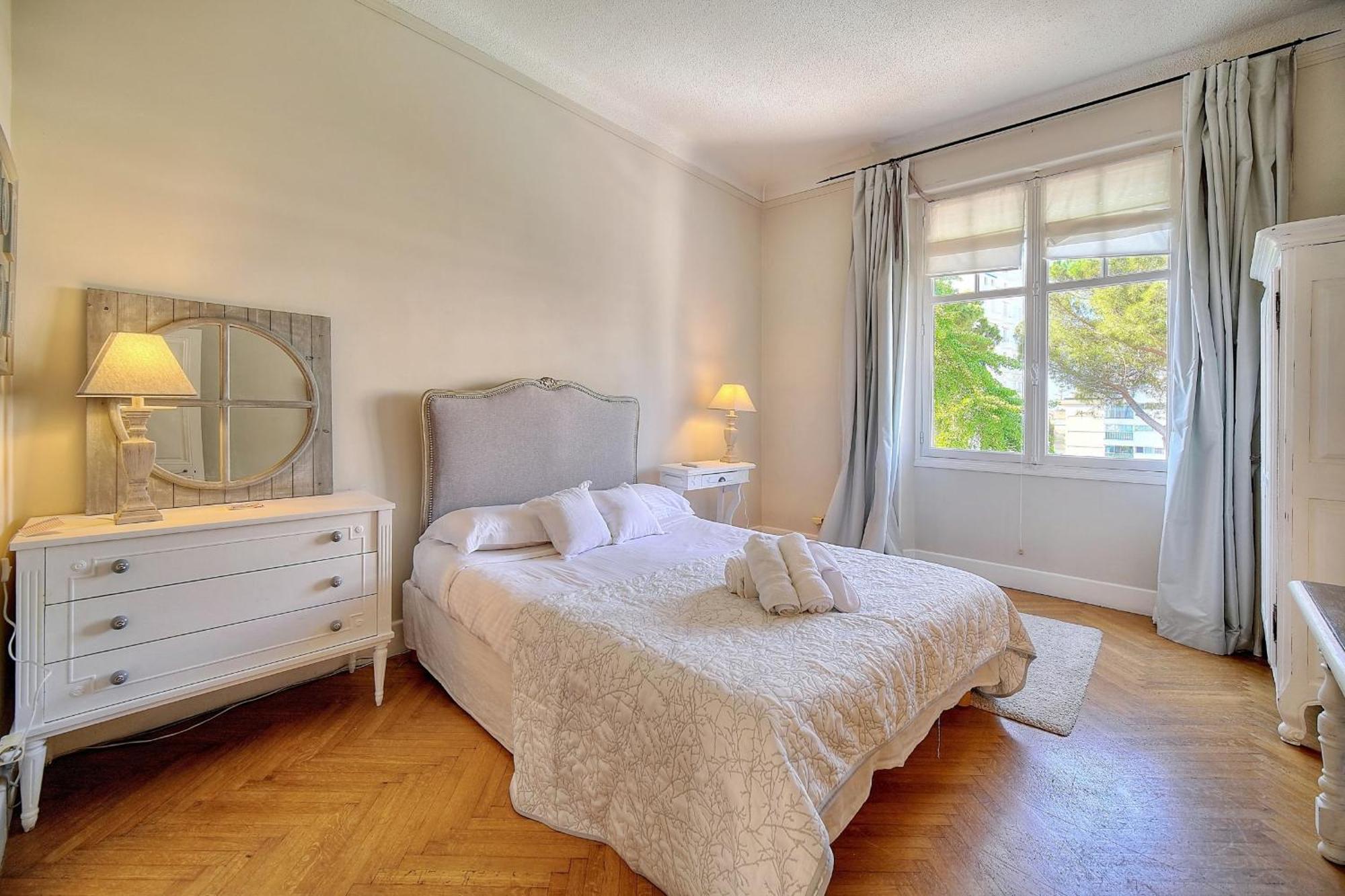 Ref 1821 - Near Center - For Rent *