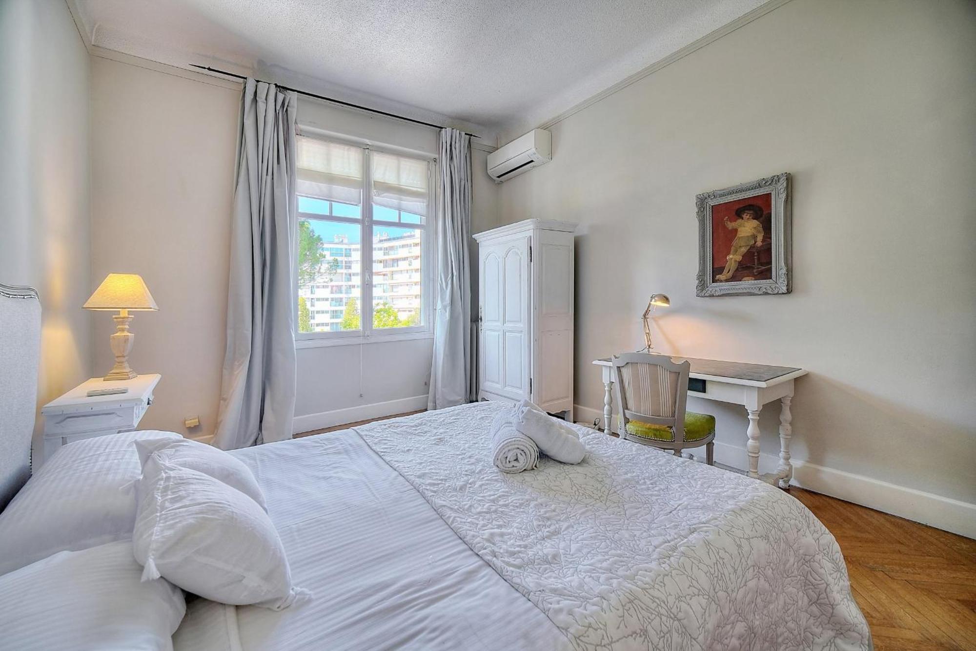 Ref 1821 - Near Center - For Rent *