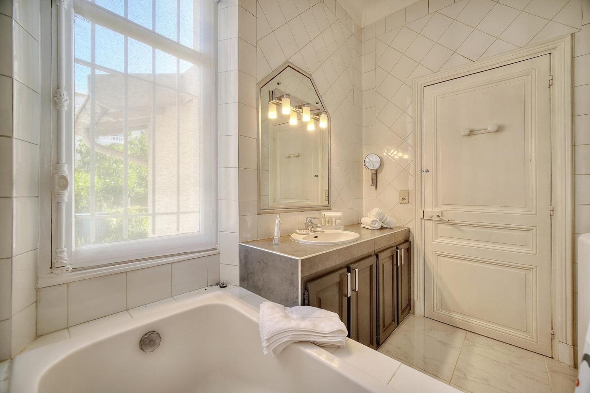 Ref 1821 - Near Center - For Rent * Cannes