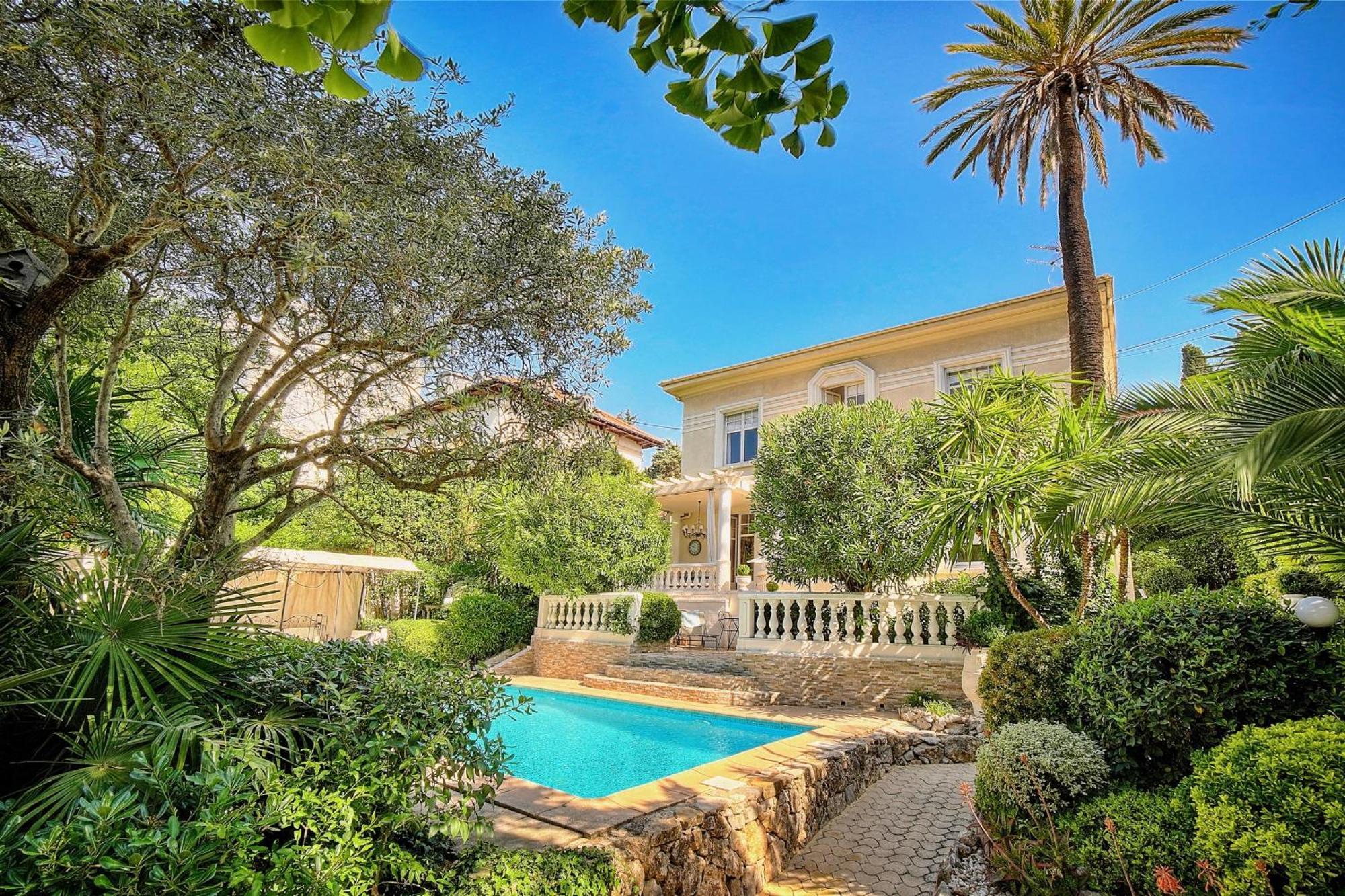 Ref 1821 - Near Center - For Rent *