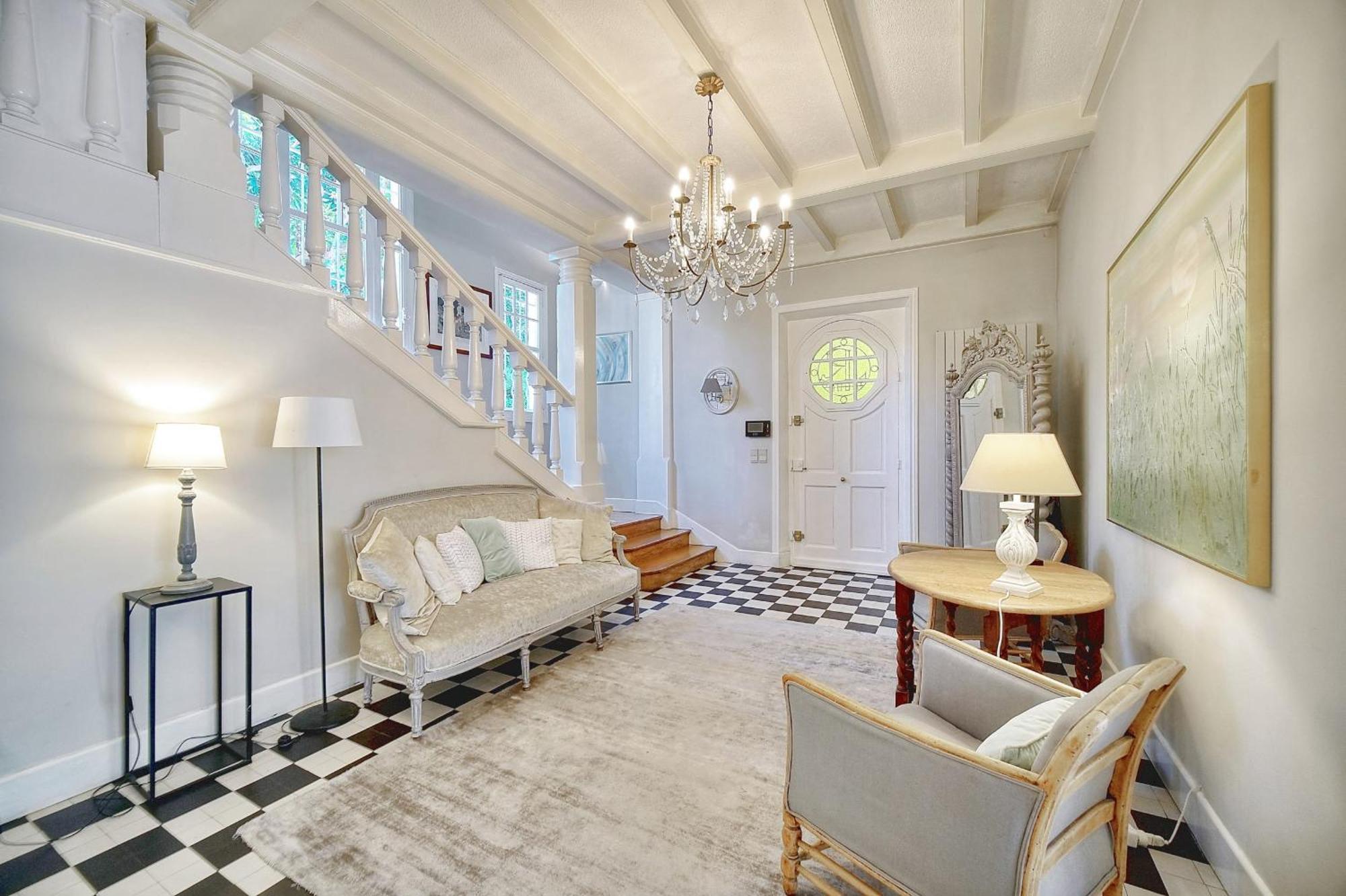 Ref 1821 - Near Center - For Rent Villa